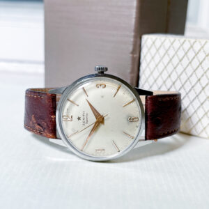 Vintage zenith kello 1950 luvulta. Zenith kellossa mekaaninen koneisto.
