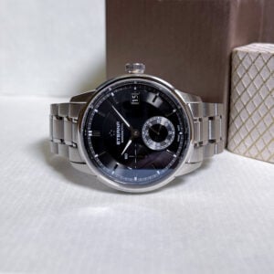 Teräskuorinen Eterna Manufacture GMT miesten rannekello automaattikoneistolla. Kuoren halkaisija 42mm.
