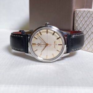 Teräskuorinen Omega Seamaster 30 automaattikoneistolla. Kuoren halkaisija 35mm. Mallinumero: 135.003.62.
