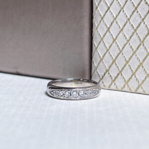 Timanttien yhteispaino 0,23ct ja laatu W-Tcr/vs-si.