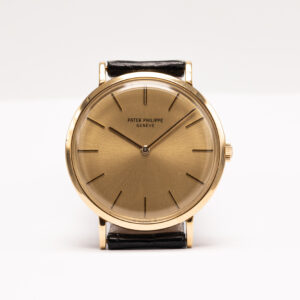 Patek Philippe Calatrava on ajaton luksuskello, joka yhdistää sveitsiläisen käsityötaidon, elegantin muotoilun ja huippulaatuisen koneiston täydellisesti.