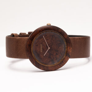 Tissot WoodWatch ei ole pelkkä kello, vaan se on pieni pala sveitsiläisen kellonvalmistuksen historian rohkeinta kokeilua.