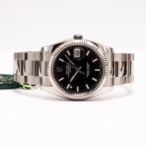 Rolex Oyster Perpetual Datejust 34 mm teräksinen kello edustaa Rolexin vertaansa vailla olevaa muotoilua ja sveitsiläistä tarkkuutta