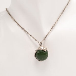 Kalevala Korun Tintti on hurmaava ja hyväntuulinen korusarja, joka erottuu edukseen värikkään ja käsintehdyn ilmeensä ansiosta.