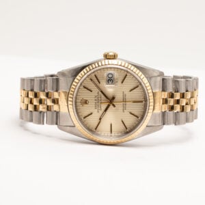 Rolex Oyster Perpetual Datejust, vuodelta 1990. Tämä 36 mm kulta/ teräskuorinen kello edustaa Rolexin vertaansa vailla olevaa muotoilua.