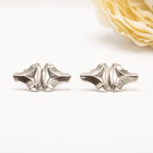 Tor oli viikinkien ukkosenjumala, jonka uskottiin hallitsevan voimiaan vasarallaan ja jakavan sen avulla oikeutta