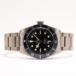 Tudor Black Bay edustaa Tudorin ikonista sukeltajakelloperinnettä modernilla toteutuksella.