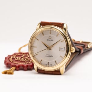 Omega De Ville syntyi alun perin vuonna 1960 Seamaster-malliston elegantimpana alalinjana, jonka tarkoituksena oli tarjota kaupunkilaiseen elämäntyyliin sopiva