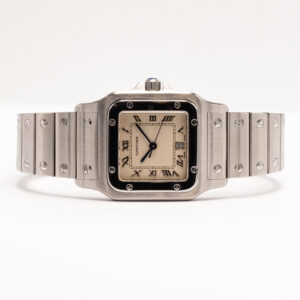 Cartier Santos on ikoninen rannekello, joka edustaa Cartieren ajattoman muotoilun ja kellosepäntaidon ydintä.