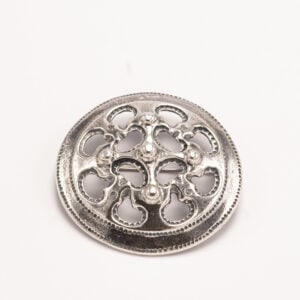 Imatran solki -rintakoru pohjautuu viikinkiaikaiseen esikuvaan, joka on löydetty Imatran Tainionkoskelta.