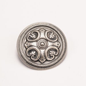 Räisälän solki on Kalevala Korun näyttävä muinaiskoru, jonka esikuva perustuu Karjalasta, Räisälän alueelta tehtyihin rautakautisiin korulöytöihin.