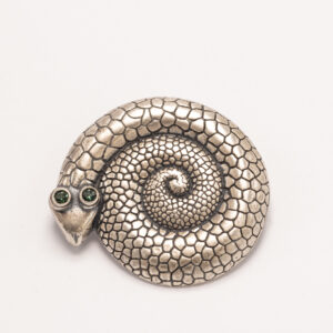 Kalevala Koru on suomalaisen käsityön ja kulttuuriperinnön ikoni, joka on kertonut tarinoita rohkeudesta ja kauneudesta jo vuodesta 1937.