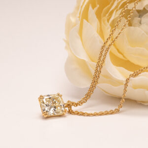 Torbjörn Henry Tillander (1907–1998) oli suomalainen kultaseppä, korusuunnittelija ja yrittäjä, joka jatkoi Tillander-suvun pitkää kultaseppäperinnettä.