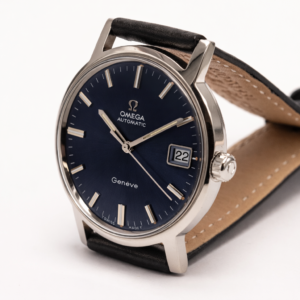 Omega Genève on ajaton vuoden 1969 vintage-rannekello, joka edustaa Omegan klassista muotoilua ja luotettavaa kellosepäntaitoa.
