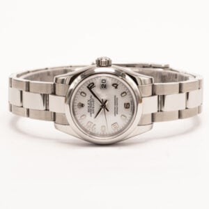 Rolex Datejust on yksi Rolexin tunnetuimmista ja pitkäikäisimmistä kellomalleista, joka yhdistää klassisen muotoilun ja luotettavan tekniikan.