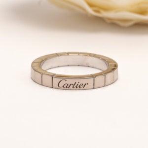 Tämä tyylikäs ja ajaton Maillon Panthère -sormus on valmistettu 18 k keltakullasta, joka huokuu ylellisyyttä ja hienostuneisuutta.