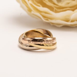 Cartier Trinity -sormus 18 karaatin kullasta. Cartierin ikoninen Trinity-malli on yksi korumaailman tunnetuimmista design-klassikoista.