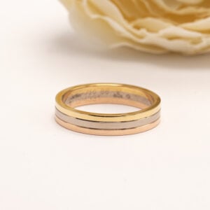 Cartier Vendôme Louis Cartier on Cartier’n klassinen vihki- ja sormusmallisto, joka kuuluu talon pitkäikäisiin designlinjoihin.