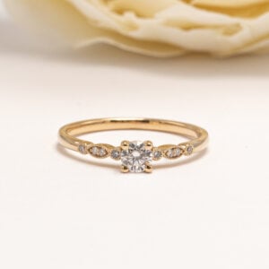 Preloved-timanttikoru on paitsi kaunis myös vastuullinen valinta. Käyttämällä jo olemassa olevia timantteja vähennetään uusien luonnonvarojen tarvetta.