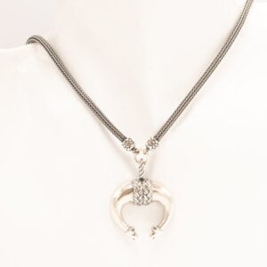 Tony Granholmin suunnittelemat Hirvenpää-korut juhlistivat alkavaa uutta vuosituhatta.