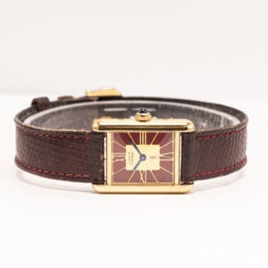Must de Cartier Tank Vermeil -kellot ovat haluttuja vintage-malleja, sillä ne edustavat merkittävää aikakautta Cartierin historiassa