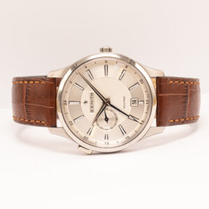 Zenith Elite Captain Dual Time automaattikello. 40 mm teräskuori, kaksoisaikatoiminto ja Zenithin oma Elite-koneisto. Tyylikäs matkakello.