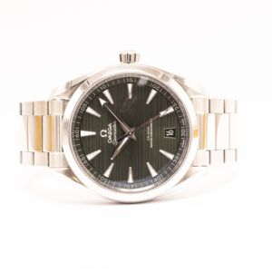 Omega Seamaster Aqua Terra 41 mm vuodelta 2022. Master Chronometer -koneisto, vihreä teak-taulu ja 150 m vesitiiviys.