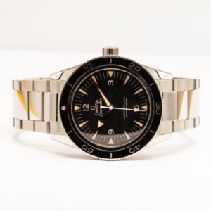 Omega Seamaster 300 Master Co-Axial 41 mm automaattikoneistolla ja 300 m vesitiiviydellä. Mukana alkuperäinen Omega-kotelo ja paperit.