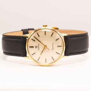 Omega Genève vuodelta 1969. 33 mm:n kuori 14k keltakultaa ja käsivetoinen cal. 601 -koneisto. Täyshuollettu 8/2026.