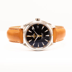 Omega Seamaster Aqua Terra 41,5 mm vuodelta 2015. Automaattikoneisto, musta Teak Concept -taulu, täyshuolto 2/2024, kotelo ja paperit.