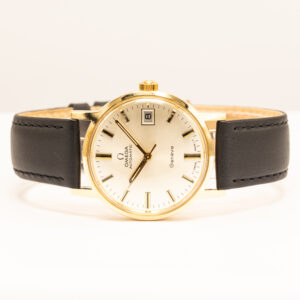 Omega Genève Automatic vuodelta 1970. 14k keltakultainen kuori, automaattikoneisto ja päivämääränäyttö. Täyshuollettu 8/2026.