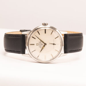 Omega Seamaster 30 vuodelta 1963. 35 mm teräskuori ja mekaaninen käsivetokoneisto. Täyshuollettu 8/2026, huoltosaate mukana.