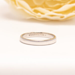 Tiffany & Co. Forever -sormus on ajaton ja pelkistetty vihkisormus, joka on valmistettu platinasta.
