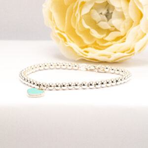 Tiffany & Co. Return to Tiffany Heart Tag Bead -rannekoru 925-hopeaa. 4 mm hopeahelmet sekä sydänriipus, jossa turkoosinsininen pinta ja timantti.